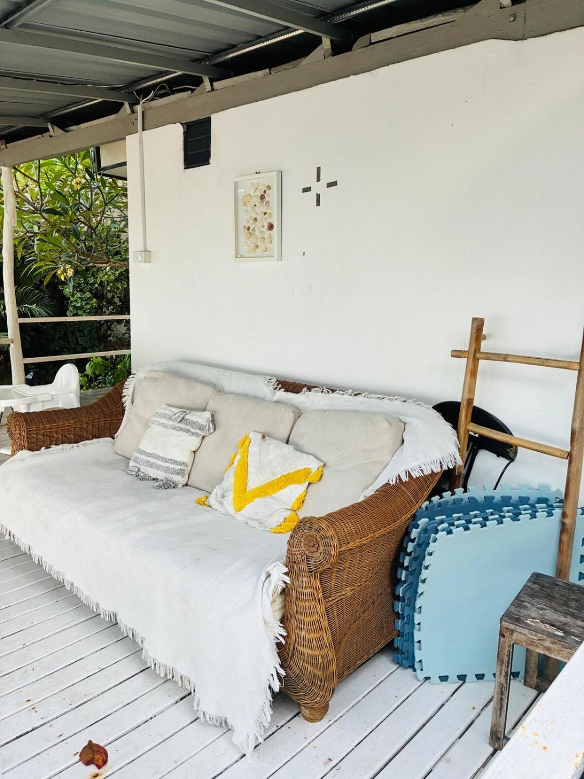 Villa Oceanfront At Bang Po Beach-koh Ban Bang Po